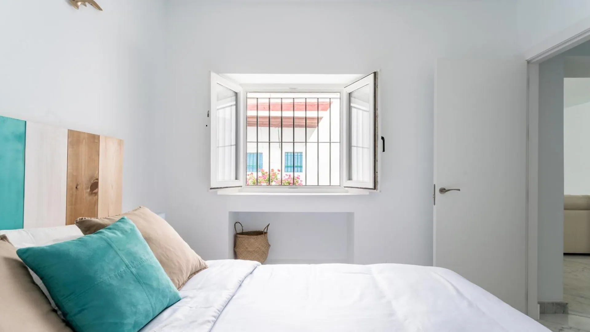 Apartment Ferienwohnung Fantastico Atico En El Casco Antiguo En A La Playa Cádiz Spanien
