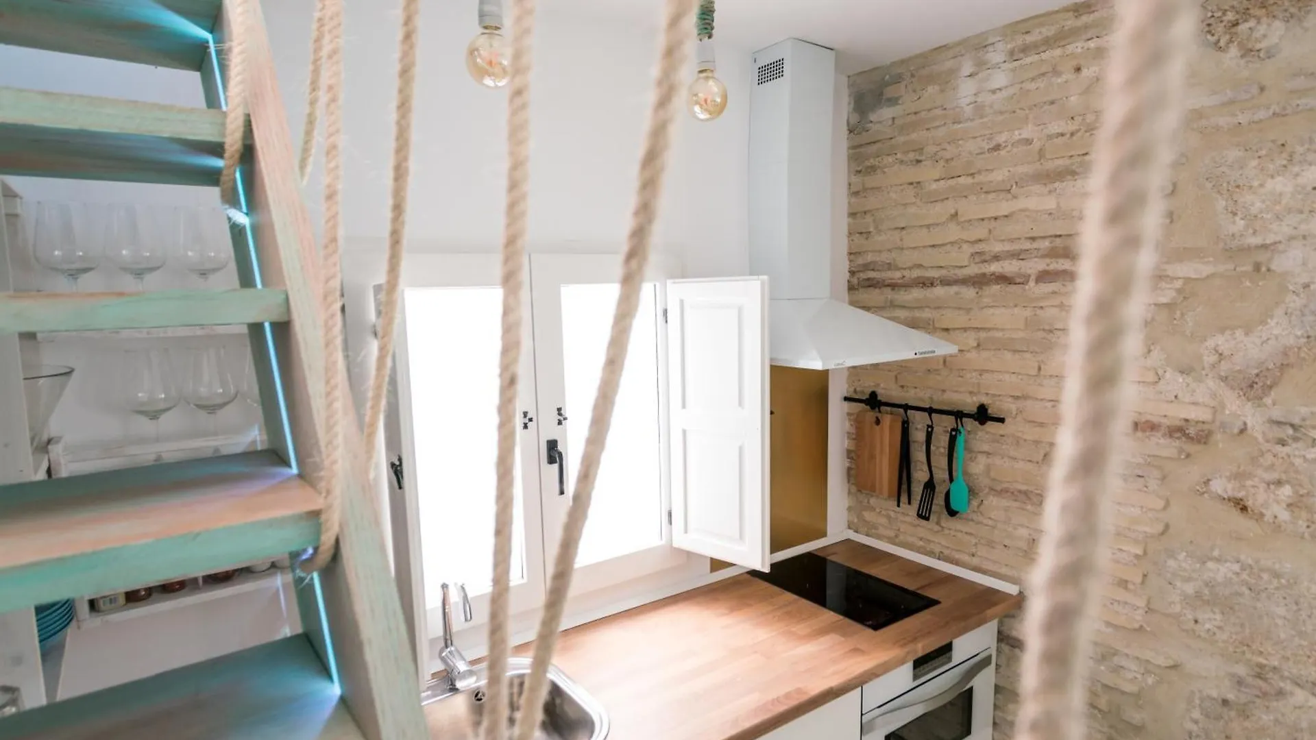 Apartment Ferienwohnung Fantastico Atico En El Casco Antiguo En A La Playa Cádiz